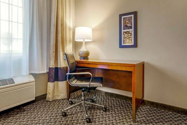 Room 12 of 27