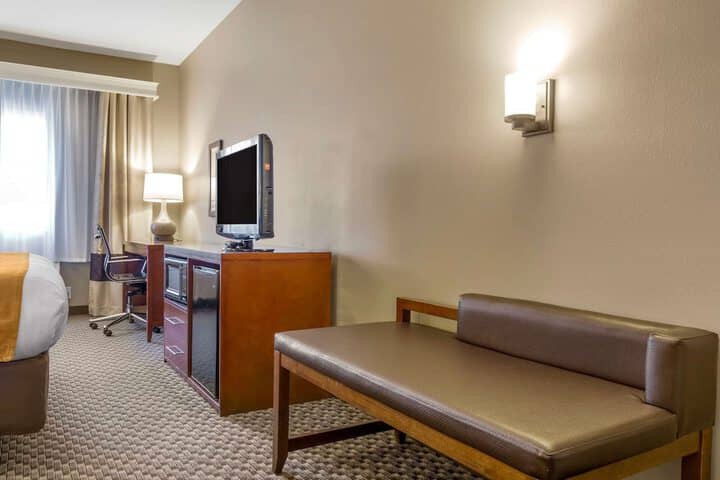 Room 10 of 27