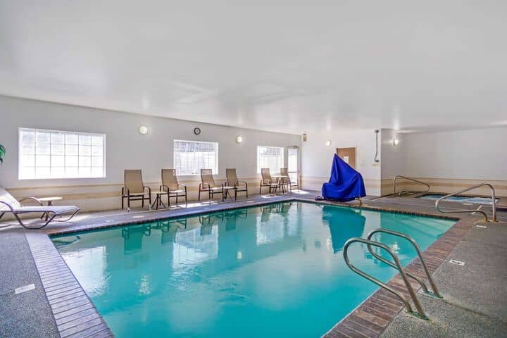 Pool 21 of 27