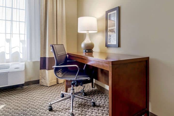 Room 17 of 27